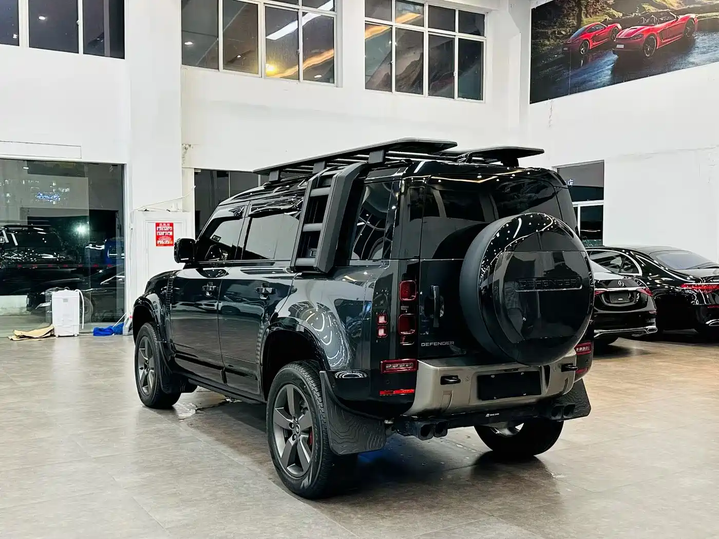 Land Rover Defender 2025 110 3.0T P400 -Dynamic HSE фото 4