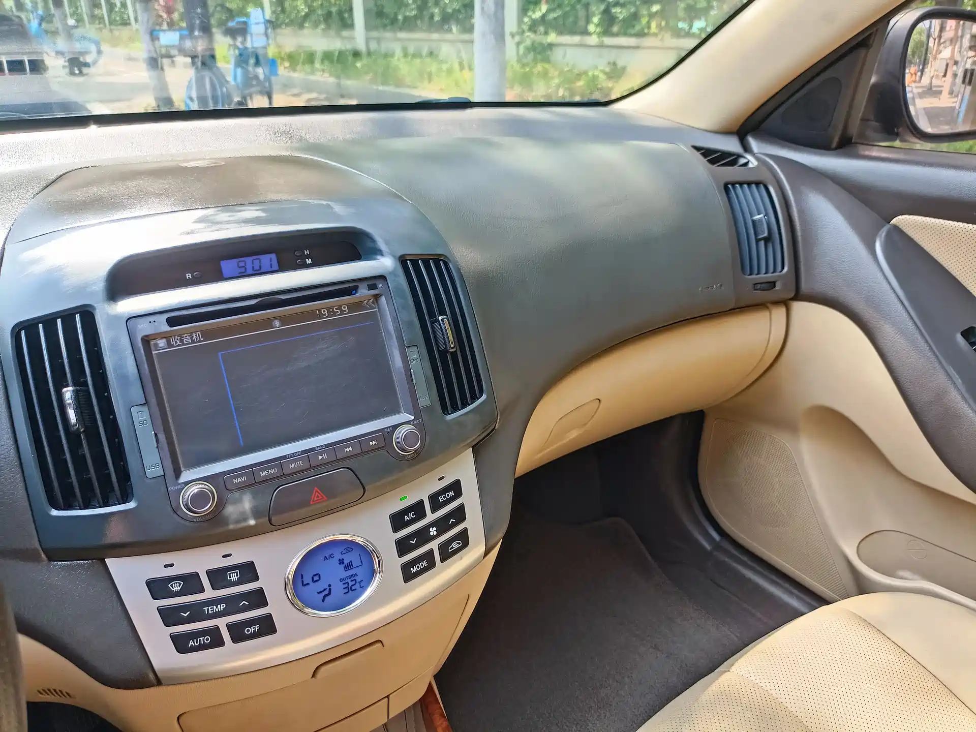Фото 21 - Hyundai Elantra