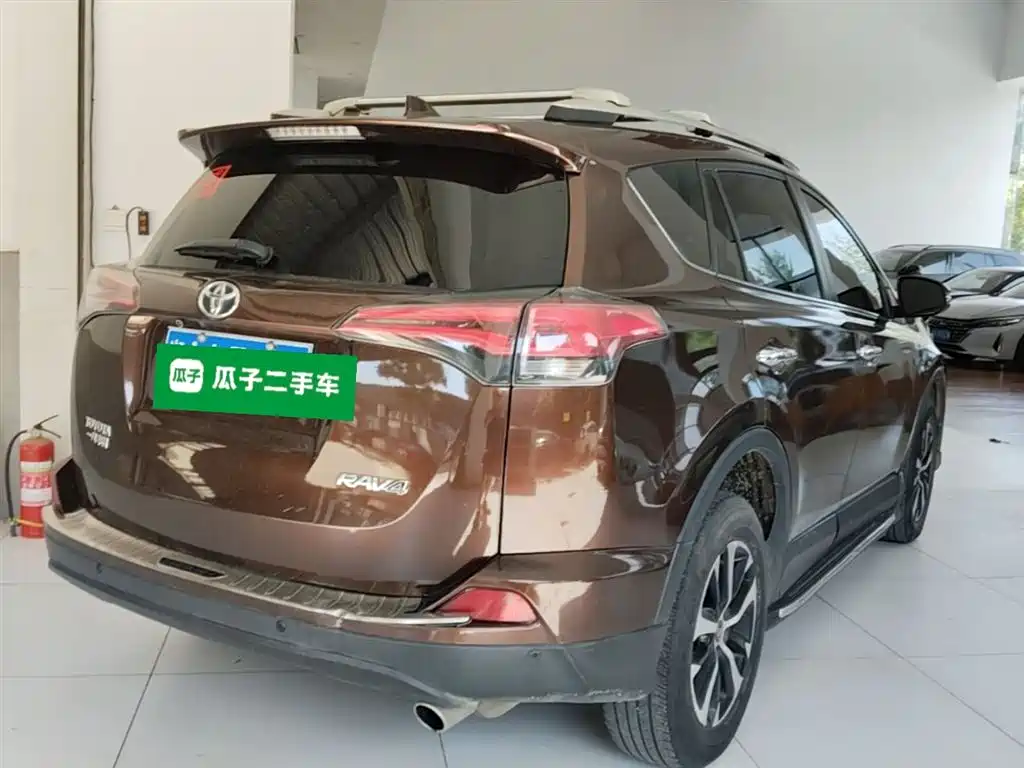 Toyota RAV4 Rongfang 2016 2.0L CVT 2WD Trend (China V) фото 7