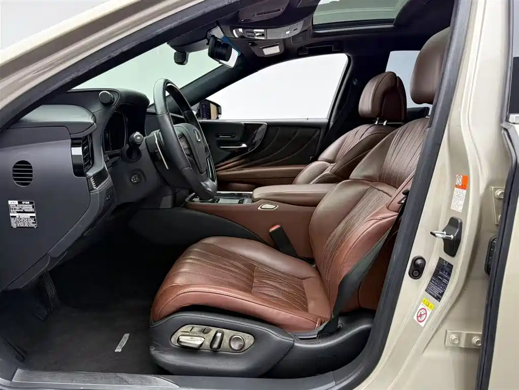 Lexus LS 2018 500h Executive Edition China V фото 8