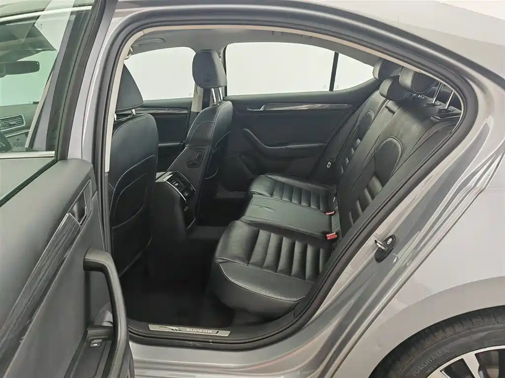 Škoda Superb 2016 TSI330 DSG Smart Edition фото 15