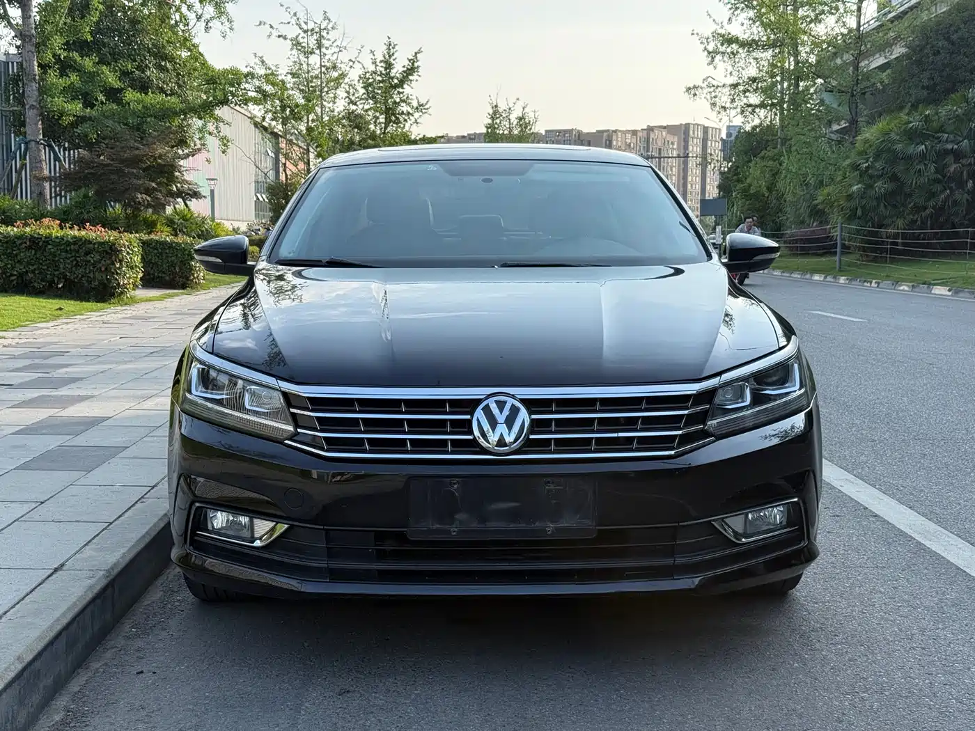 Volkswagen Passat 2017 280TSI DSG Prestige фото 2