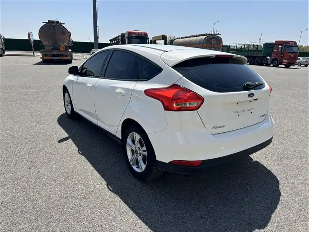 FORD FOX