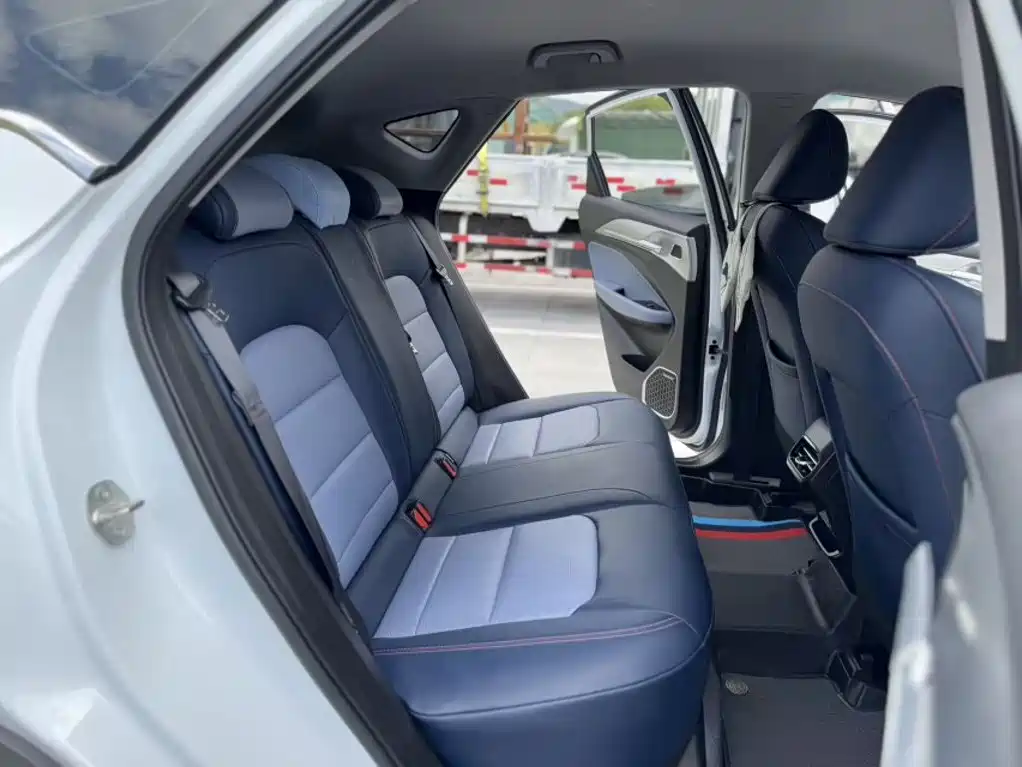 Geely Geometry M6 2023 2022 450 New Intelligence Edition