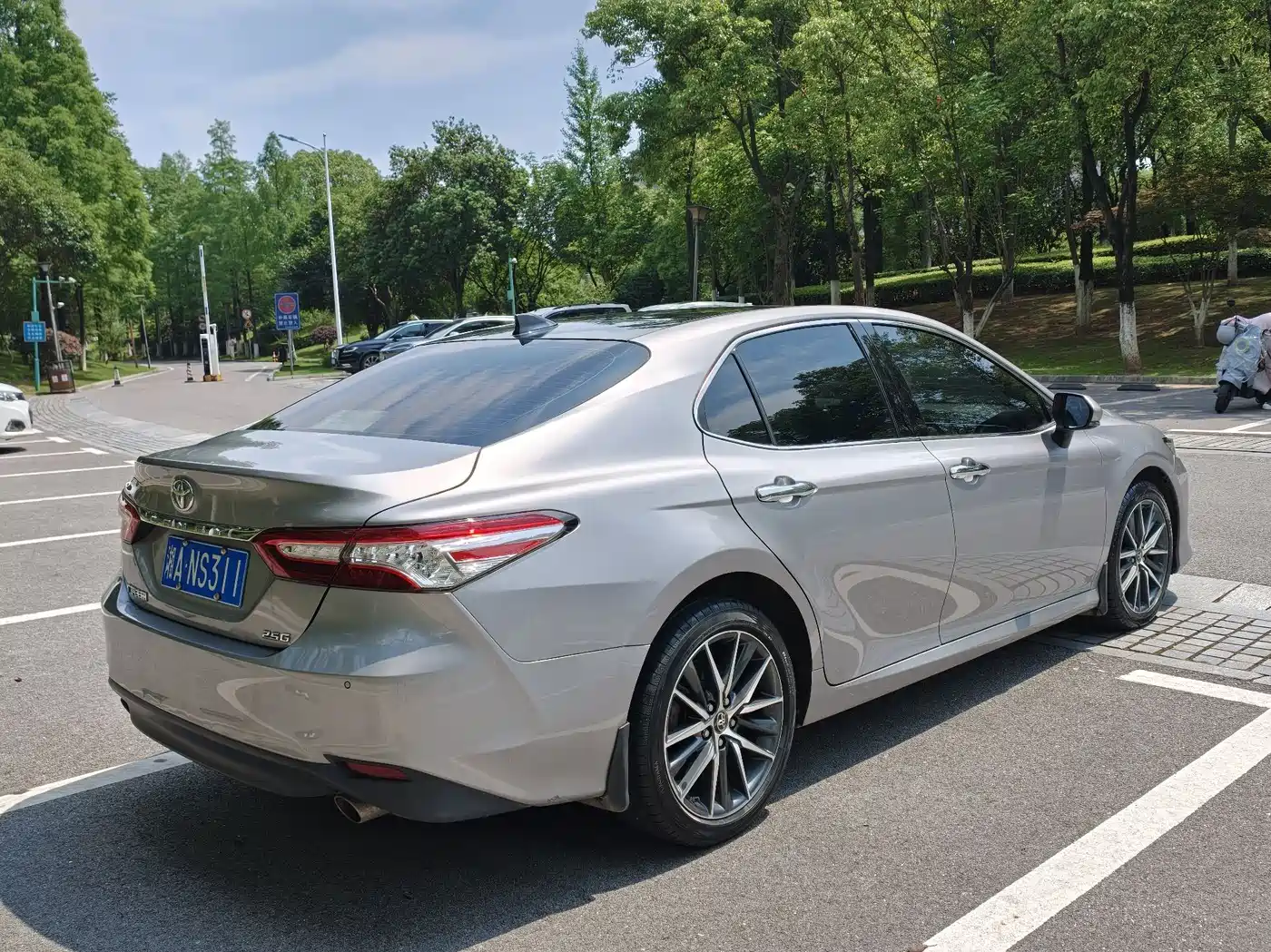 Toyota Camry 2021 2.5G Luxury Edition фото 4