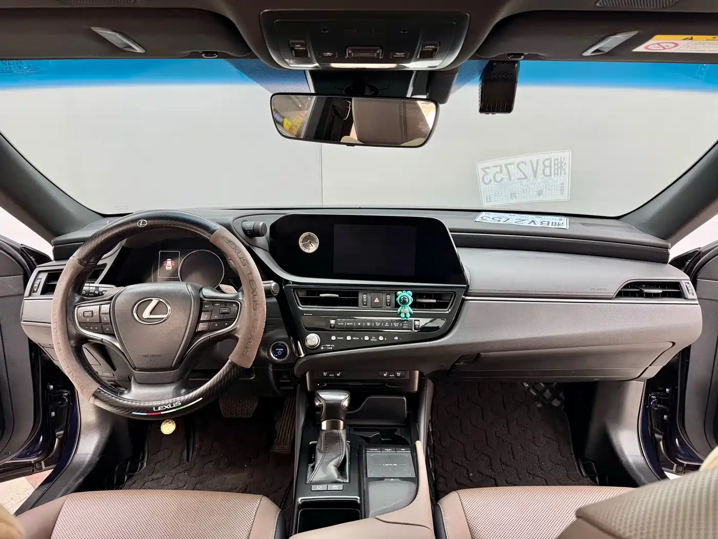 Lexus ES 2022 300h Ultimate Edition фото 19