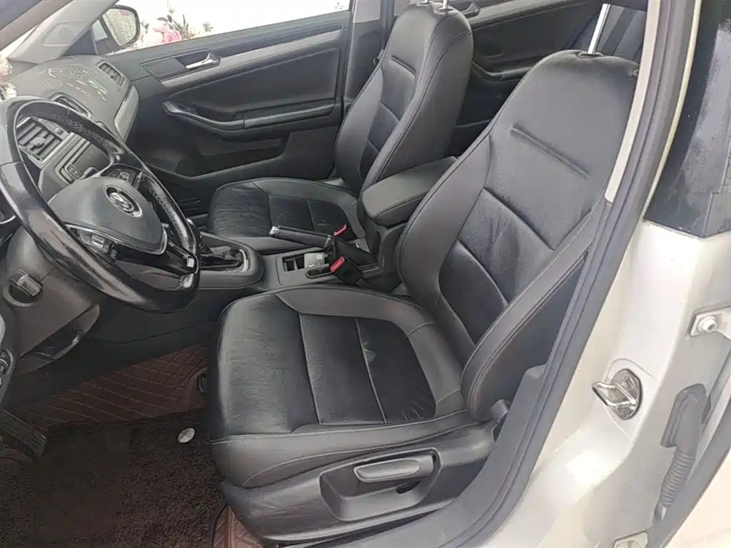 Volkswagen Sagitar 2017 1.6L Automatic Comfort фото 15