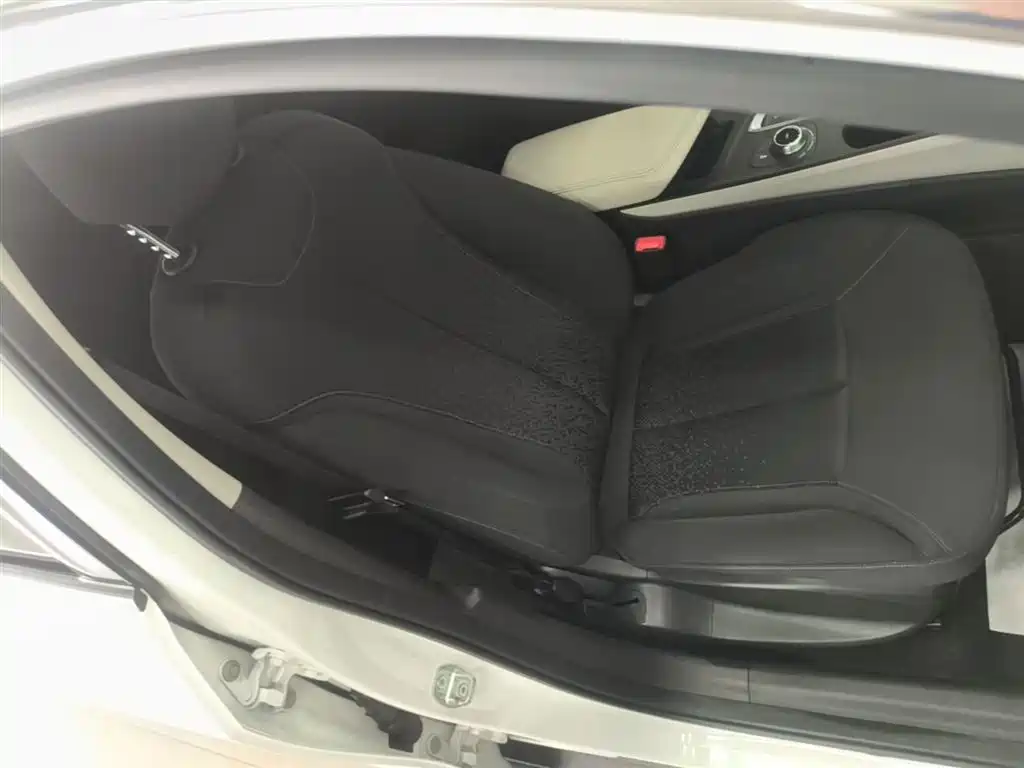 Buick Velite 6 2020 Plug-in Hybrid Connected Fashion Edition фото 25