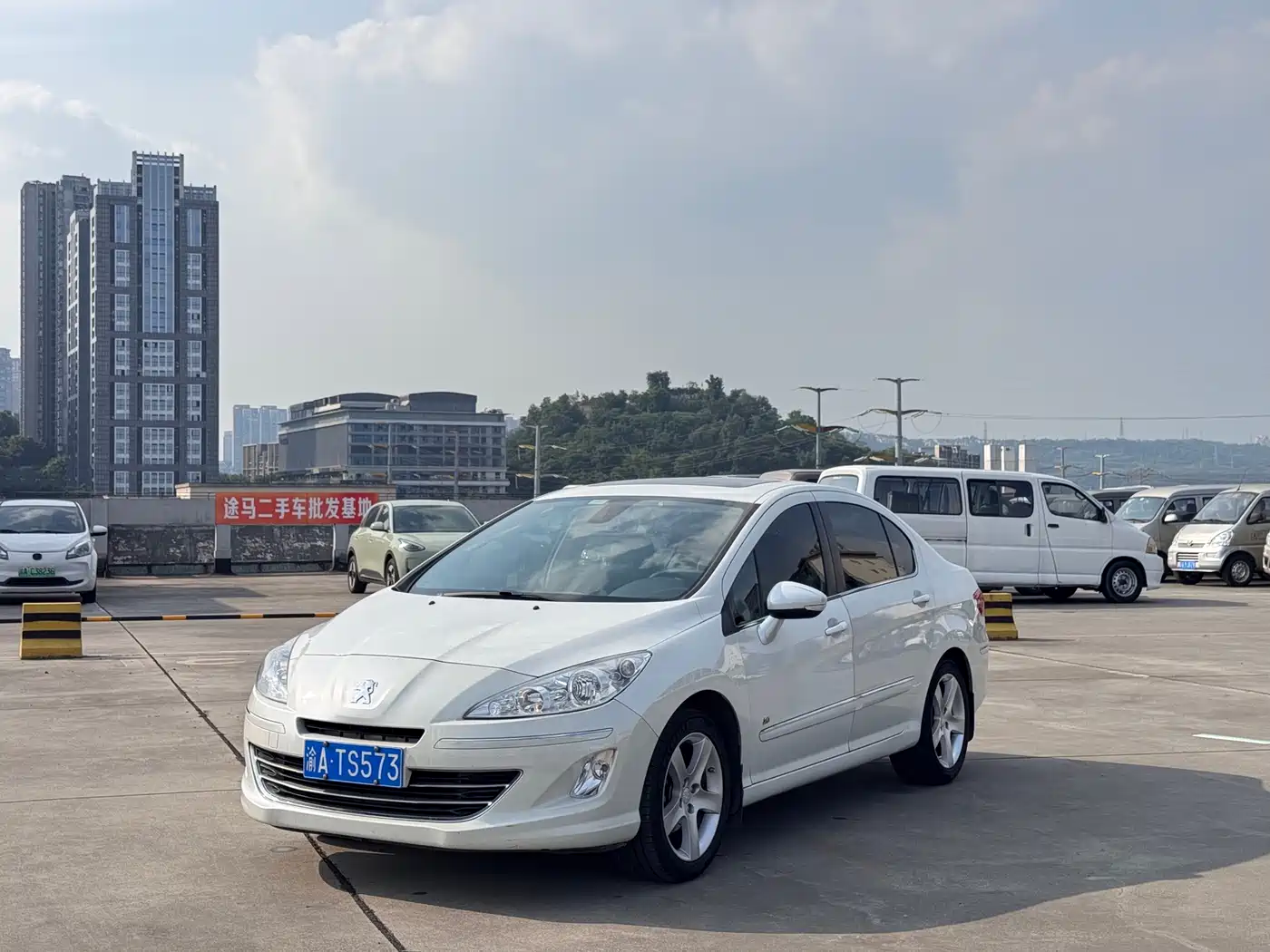 Peugeot 408 2013 2.0L Automatic Luxury Edition