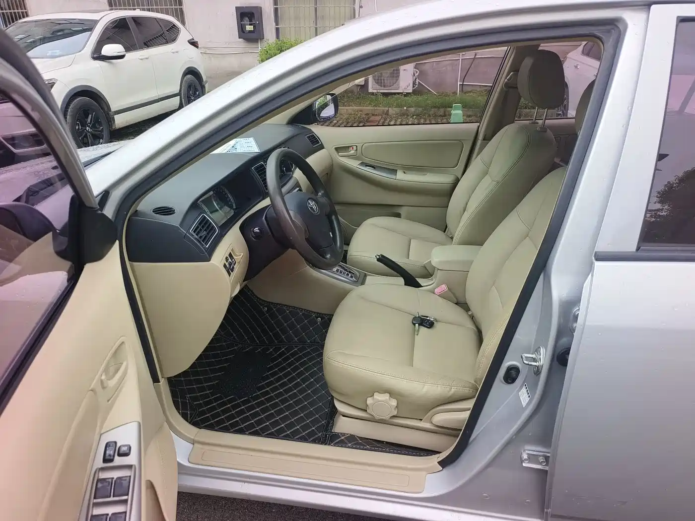 Toyota Corolla 2013 1.6L Automatic Luxury фото 10
