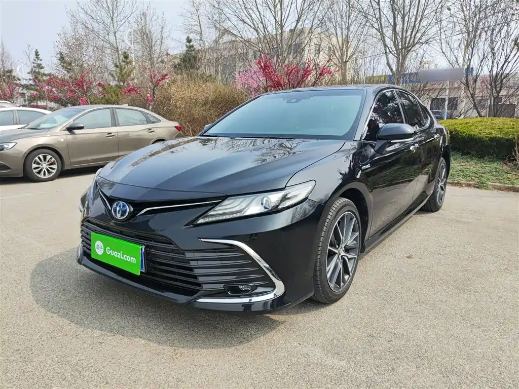 Toyota Camry 2021 Hybrid 2.5HG Luxury Edition фото 2