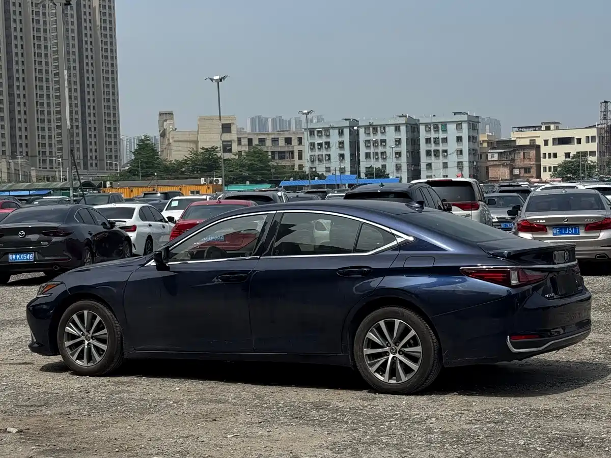 Lexus ES 2018 300h Excellence Edition China V фото 2
