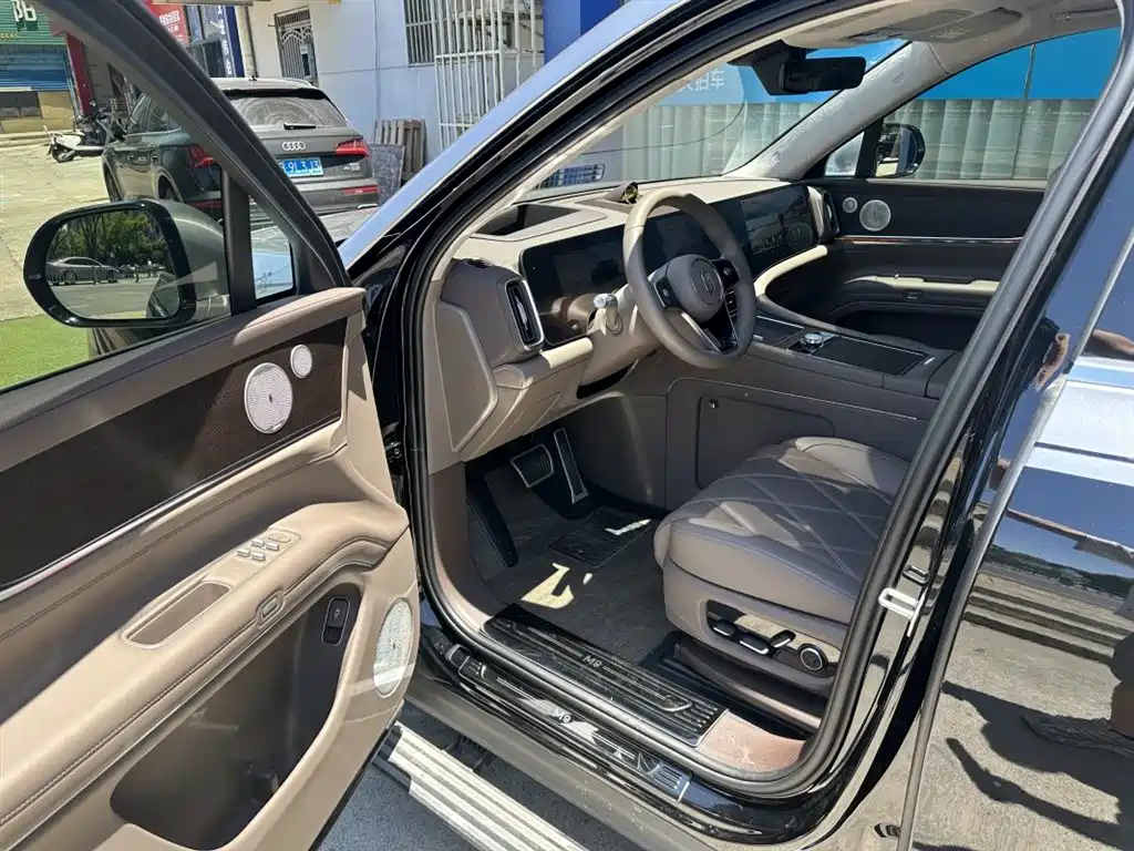 AITO Wenjie AITO M9 2025 Extended Range Ultra 52kWh 6-Seater фото 5