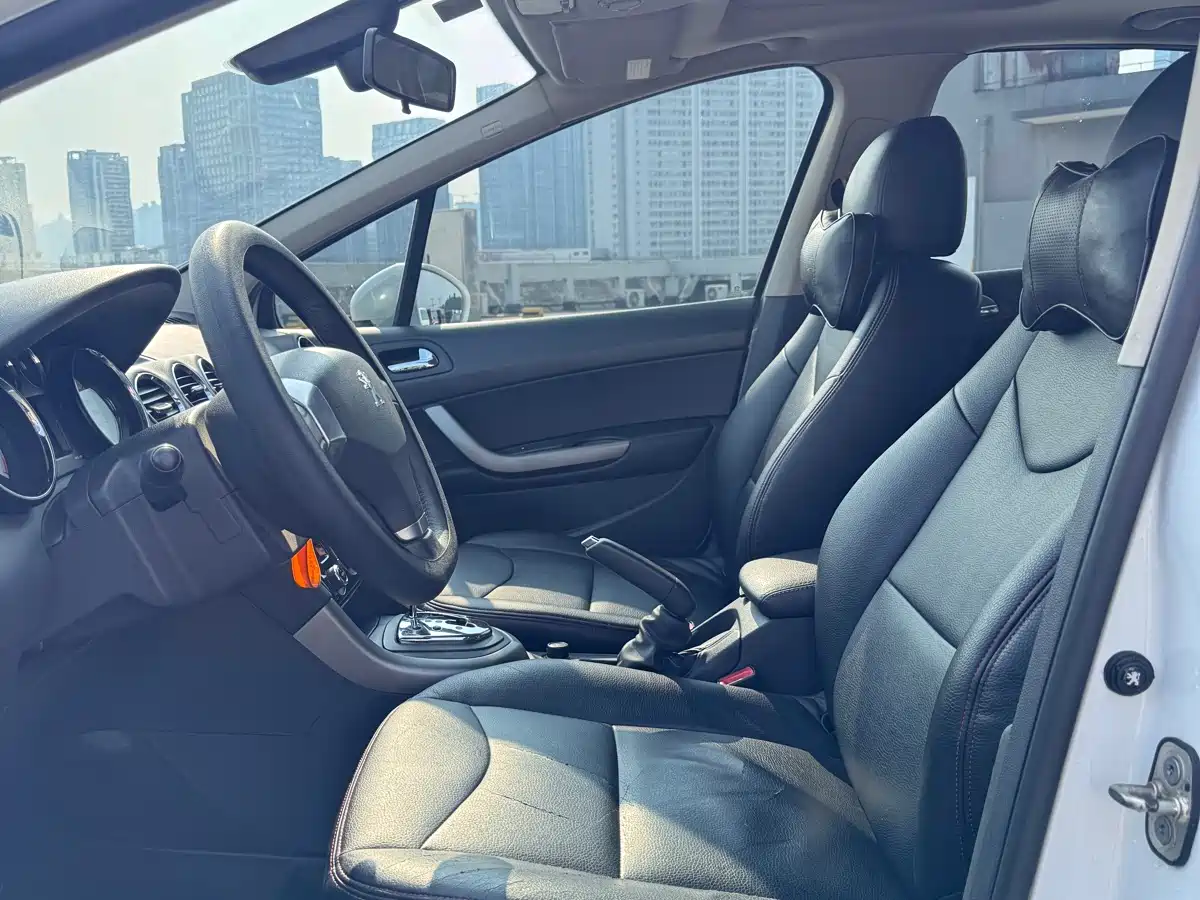 Peugeot 408 2013 2.0L Automatic Luxury Edition фото 11