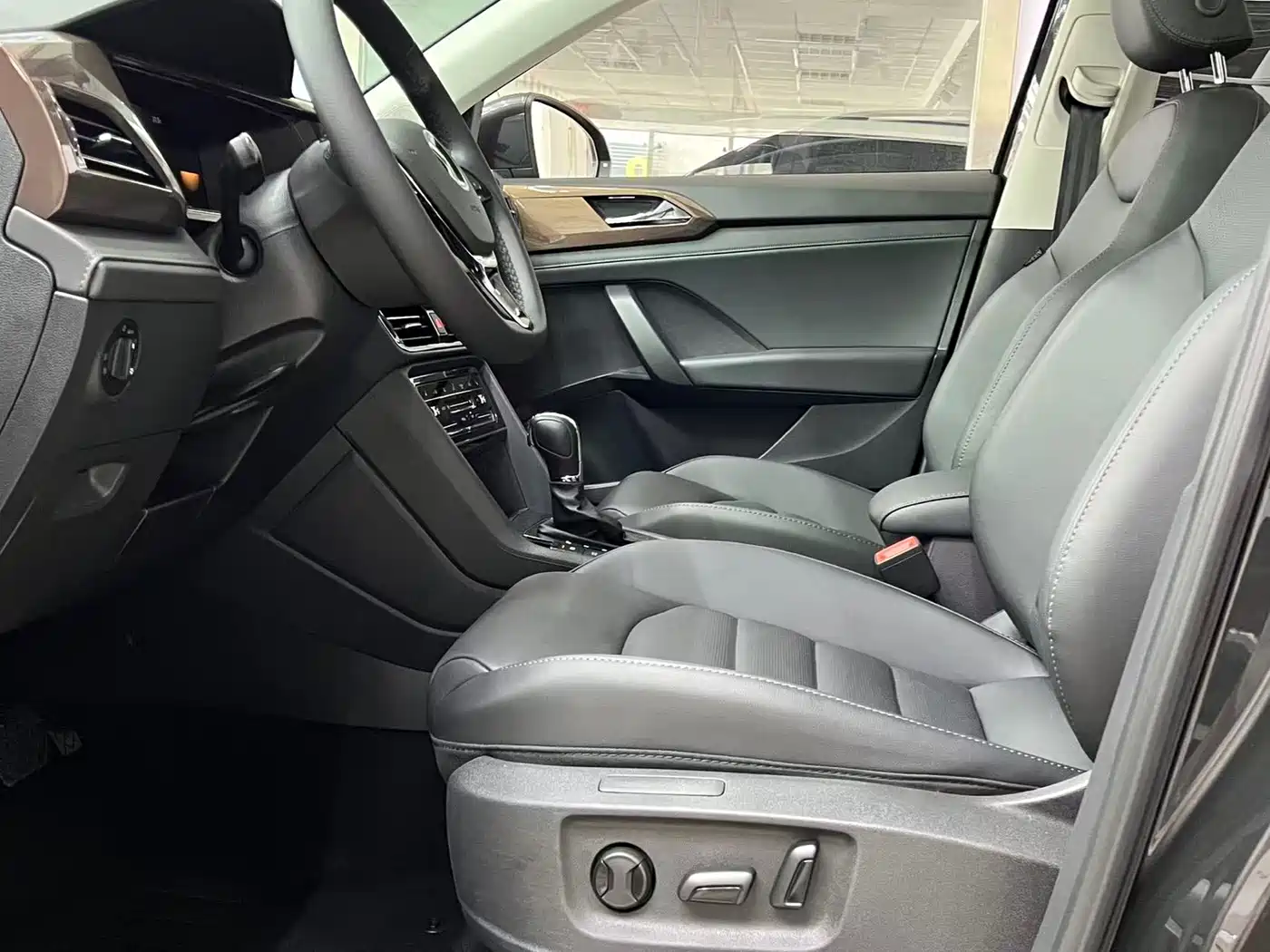 Volkswagen Tharu 2022 280TSI FWD Luxury Edition фото 12
