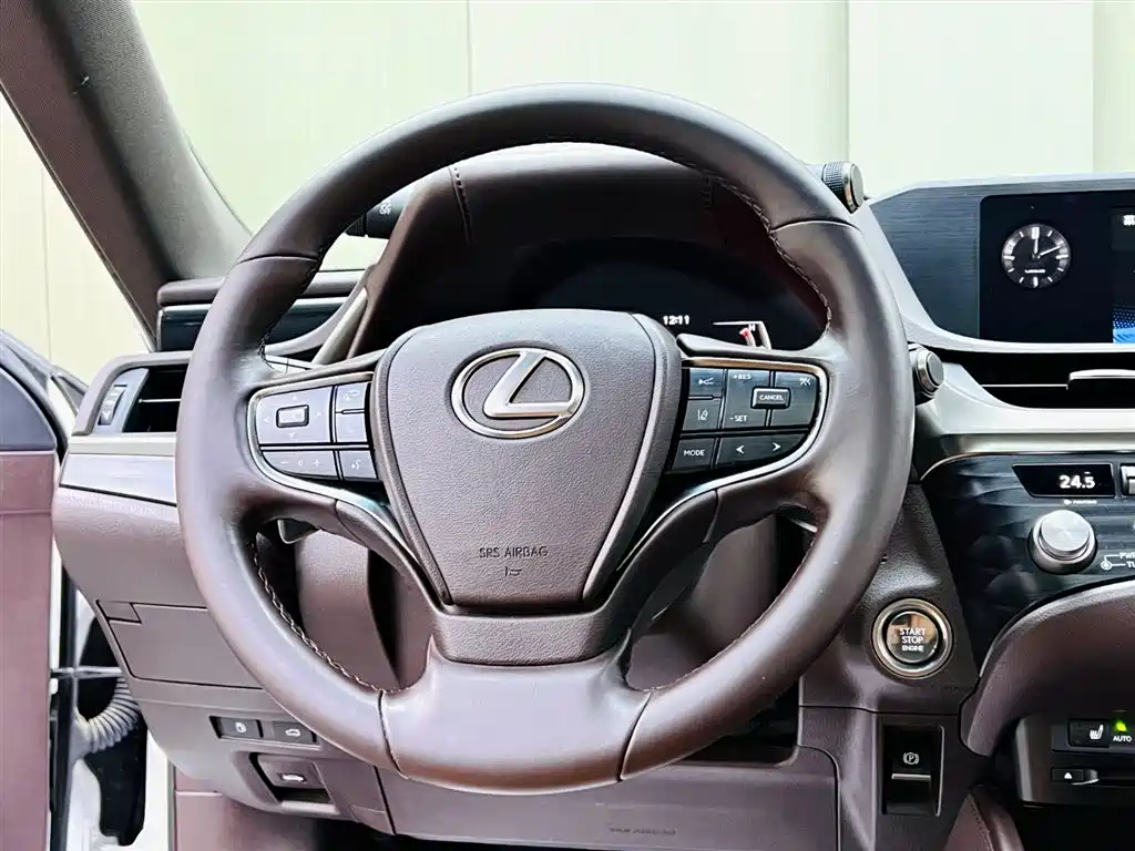 Lexus ES 2020 200 Excellence фото 10