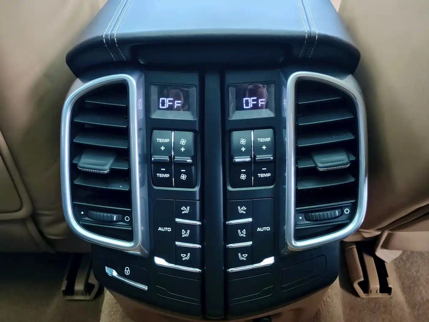 Porsche Cayenne 2015 Cayenne GTS 3.6T фото 27