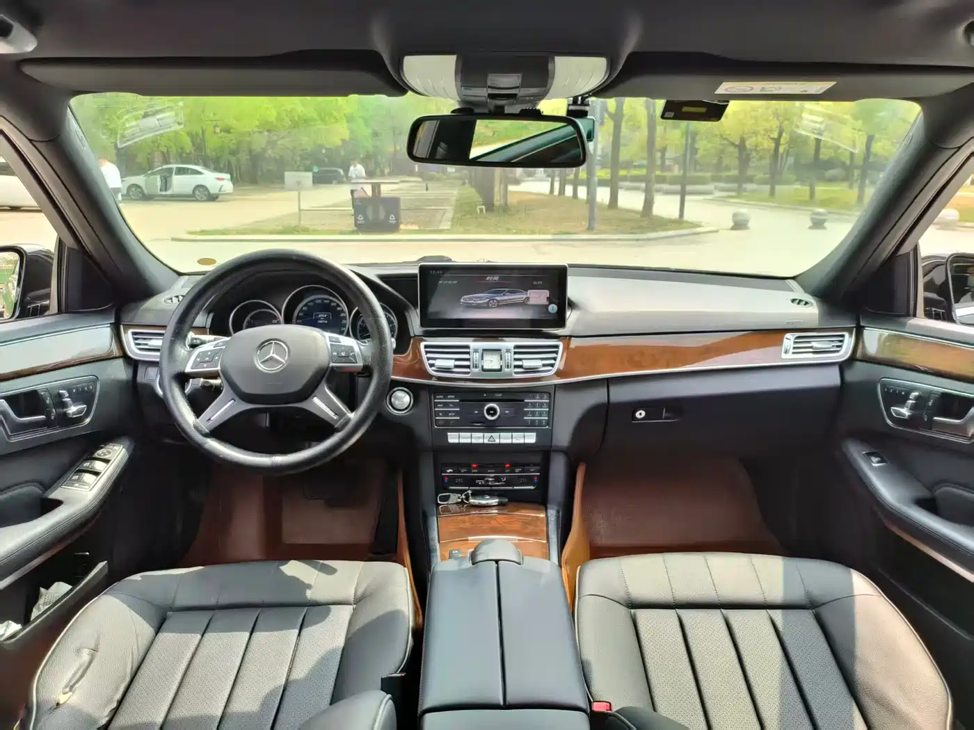 Mercedes-Benz E-Class 2015 Facelift E 200 L фото 8