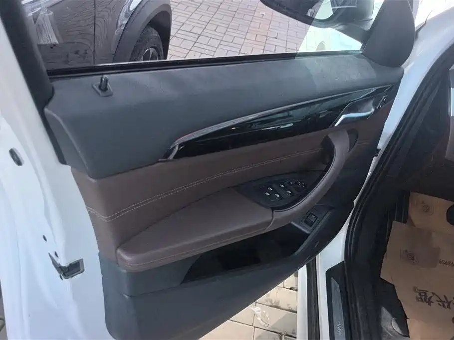 BMW X1 2018 xDrive20Li Luxury Model фото 7