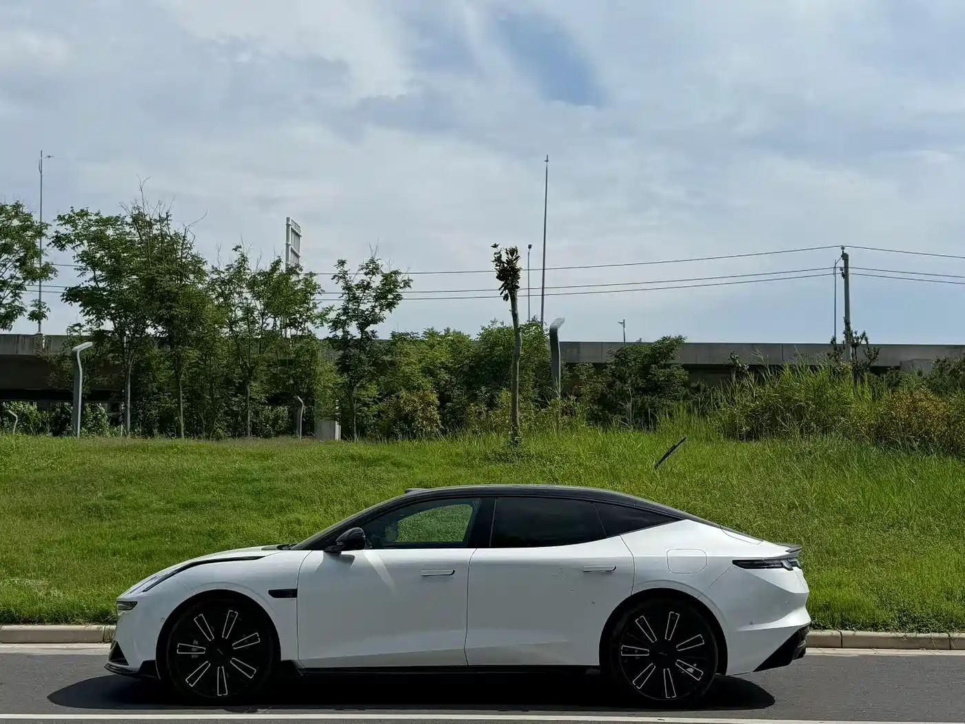 Lynk & Co 10 EM-P 2025 Model 120 AWD Halo фото 3