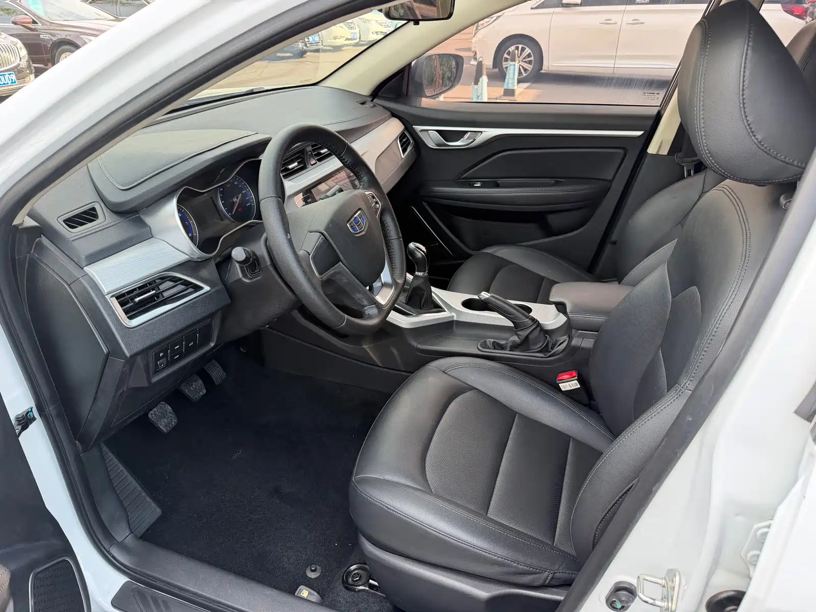 Фото 2 - Geely Vision