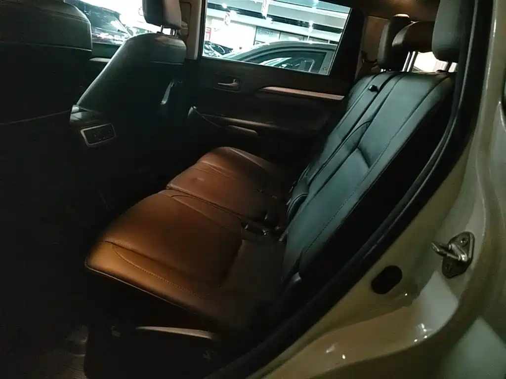 Toyota Highlander 2015 2.0T AWD Luxury Edition 7-seater фото 17