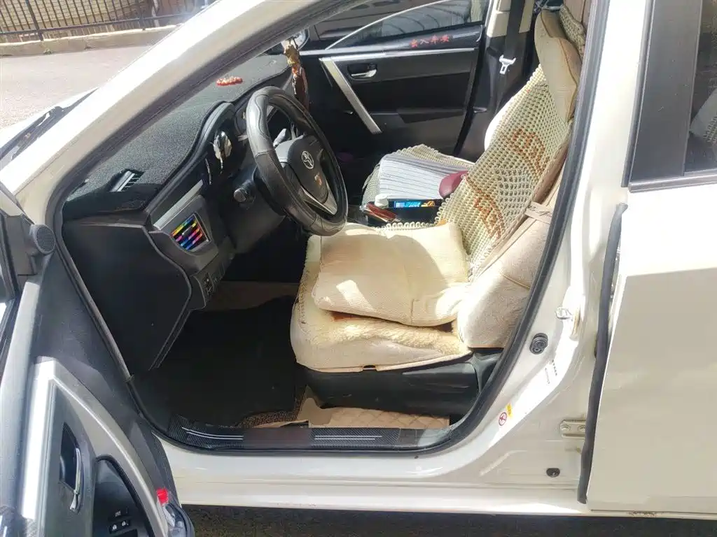 Toyota Corolla 2014 1.6L CVT GL фото 12