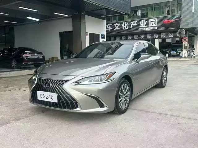 Lexus ES 2022