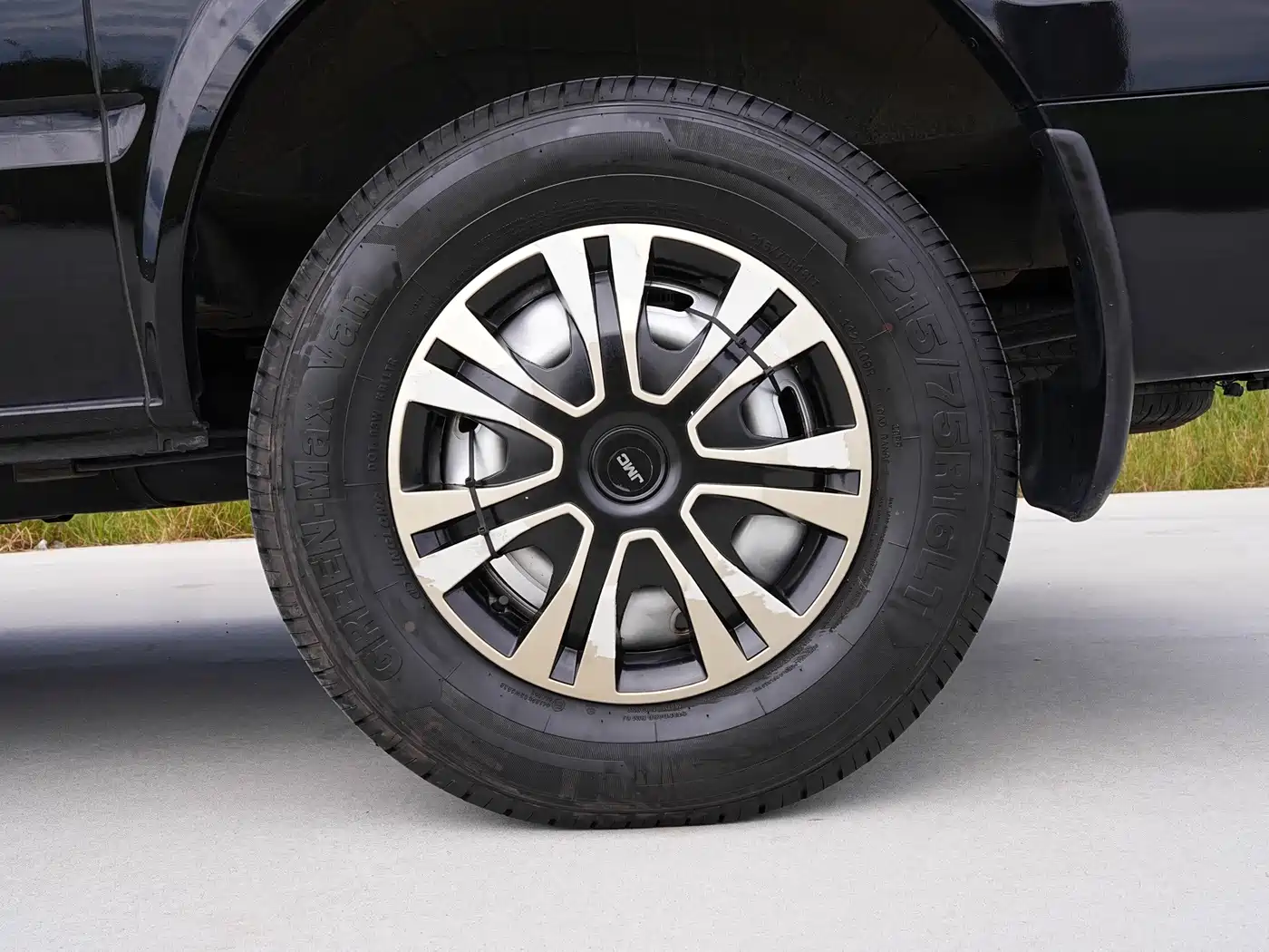 Jiangling JMC Fushun 2025 2023 Model 2.0T Automatic Short Wheelbase Medium Roof Commercial MPV 6 Seats