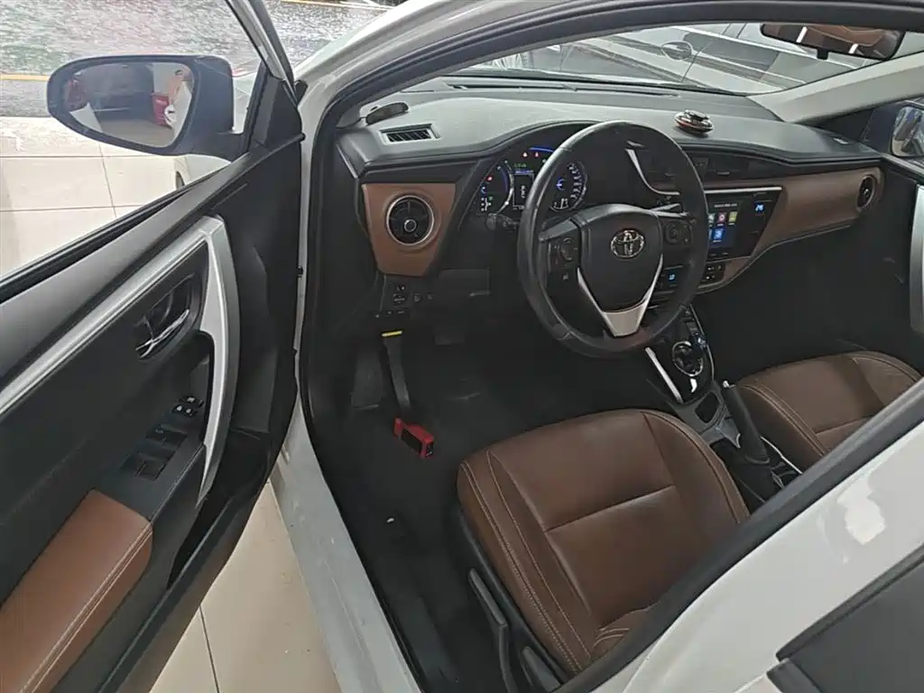 Toyota Levin Twin Engine E+ 2019 1.8PH V E-CVT Luxury Edition фото 16