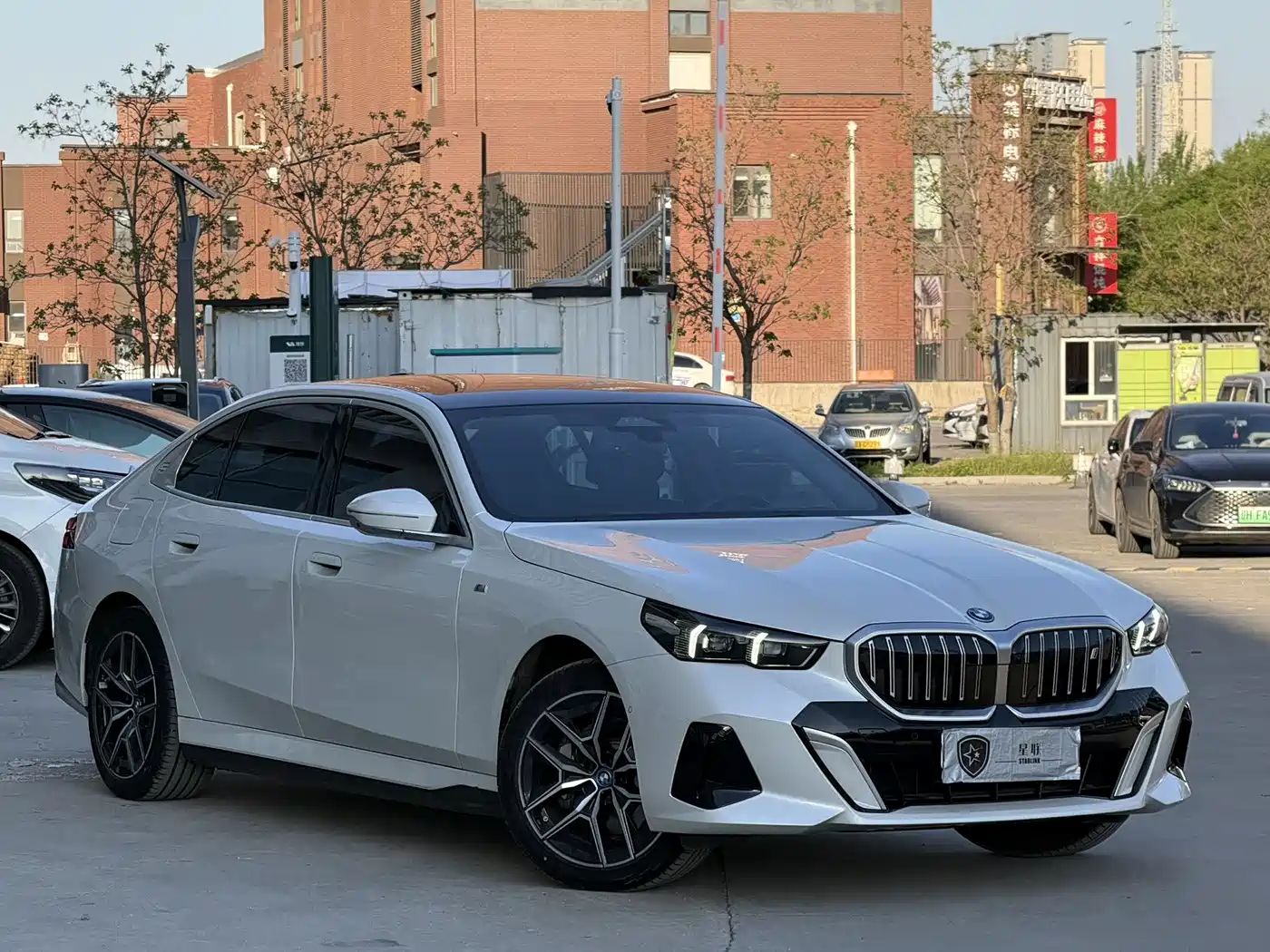 BMW i5 2024 eDrive 35L Premium Model M Sport Package фото 3