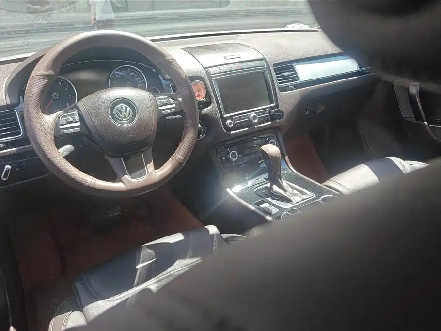 Volkswagen Touareg 2016 3.0TSI Glamour Edition фото 12