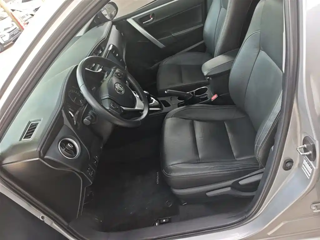 Toyota Corolla 2017 Facelift Hybrid 1.8L E-CVT Elite Edition фото 15