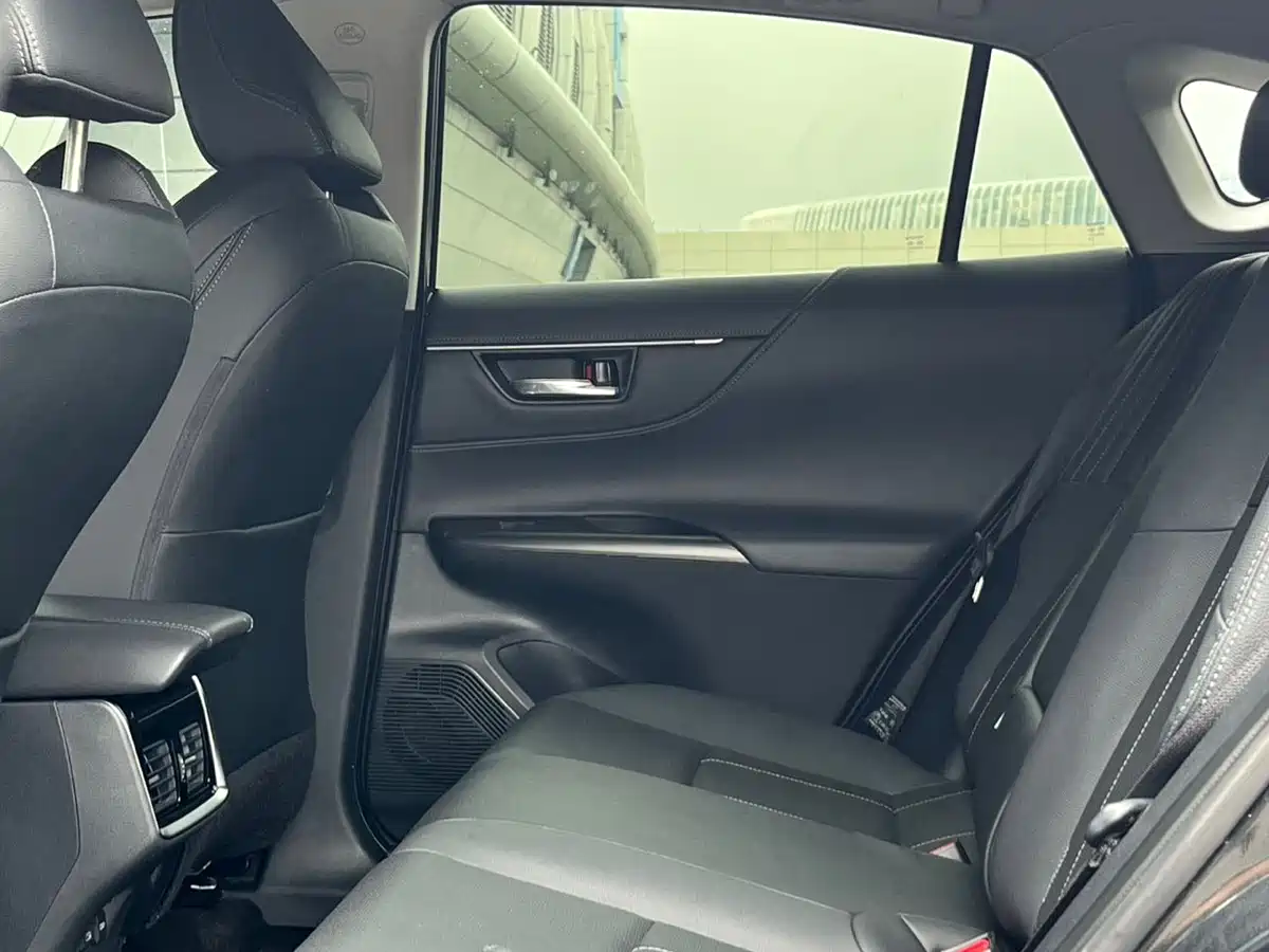 Toyota Lingfang HARRIER 2023 Hybrid 2.5L CVT 2WD Luxury Edition фото 9