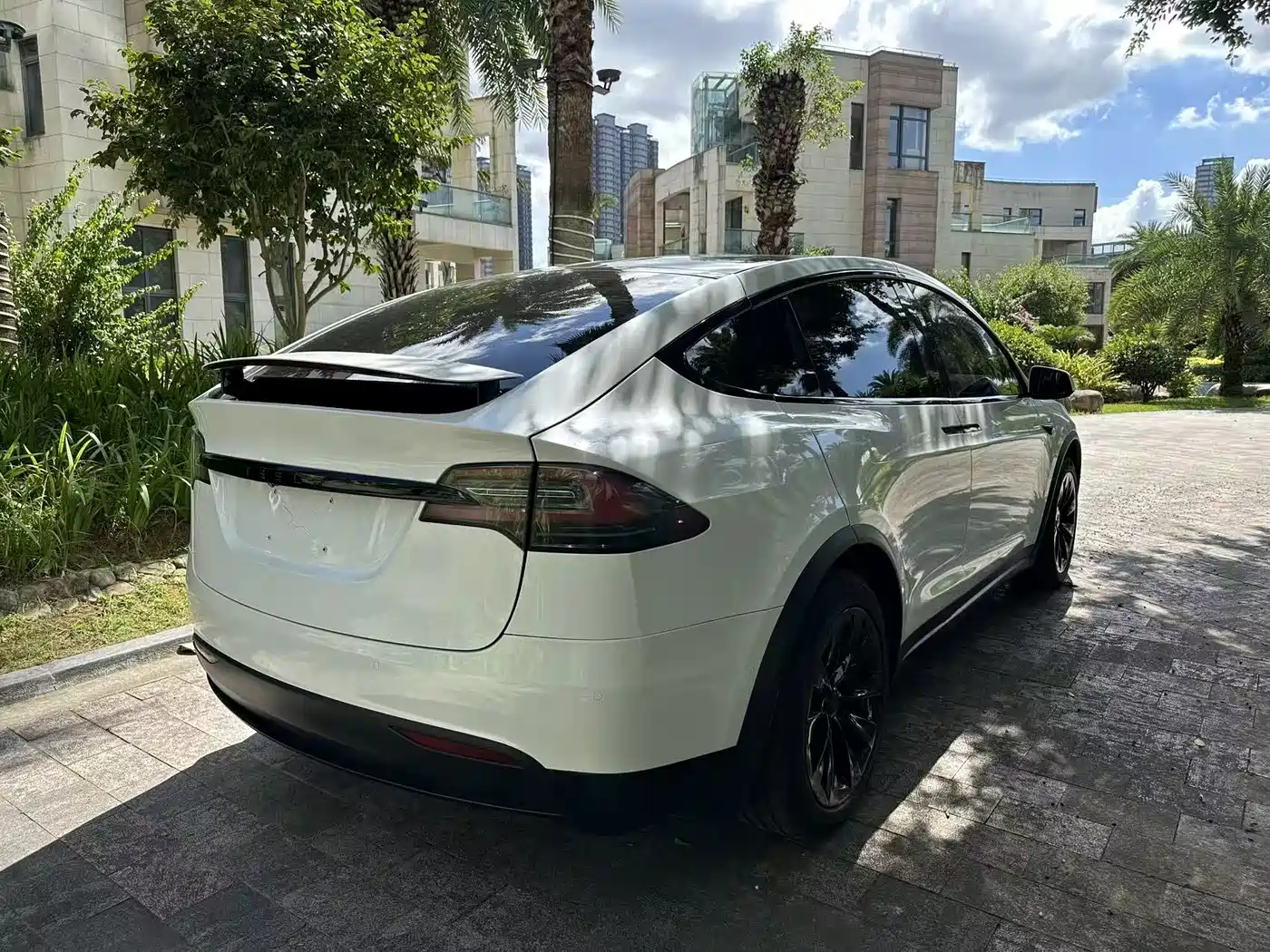 TESLA MODEL X