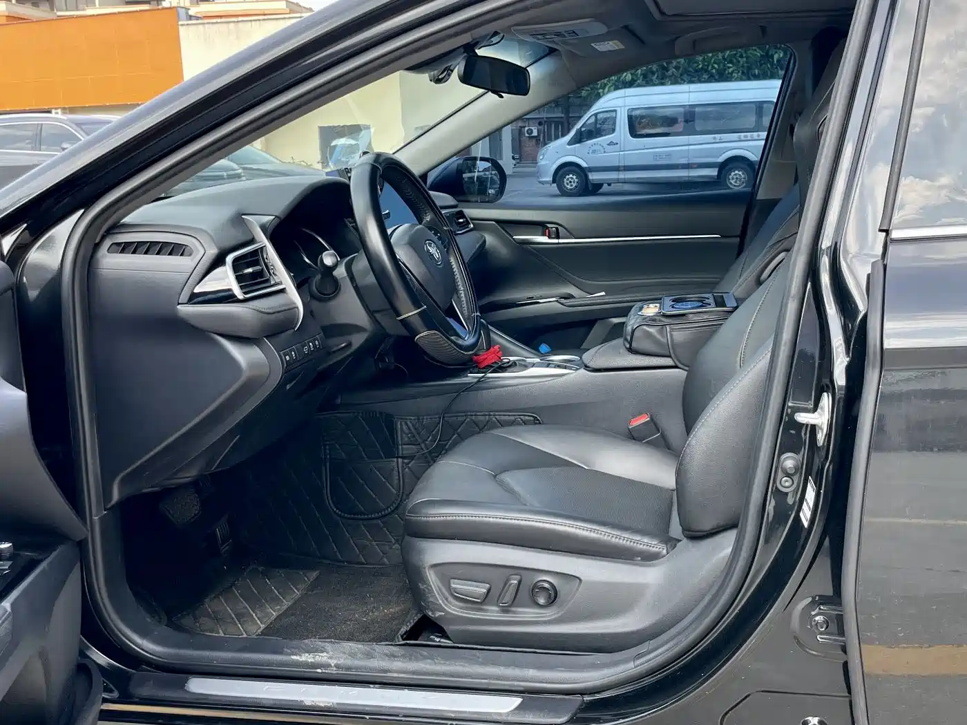 Toyota Camry 2023 2.0G Luxury Edition фото 7
