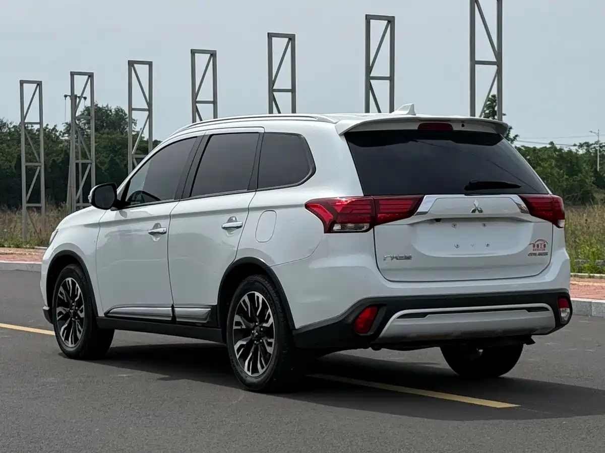 Mitsubishi Outlander 2019 2.0L 2WD Enjoy 5-Seater China VI фото 4