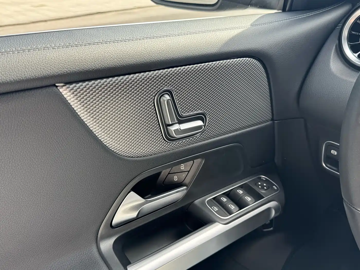 Mercedes-Benz GLB 2024 GLB 200 Dynamic фото 17