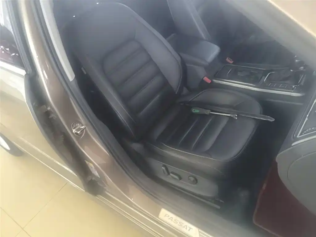 Volkswagen Passat 2017 330TSI DSG Prestige фото 25