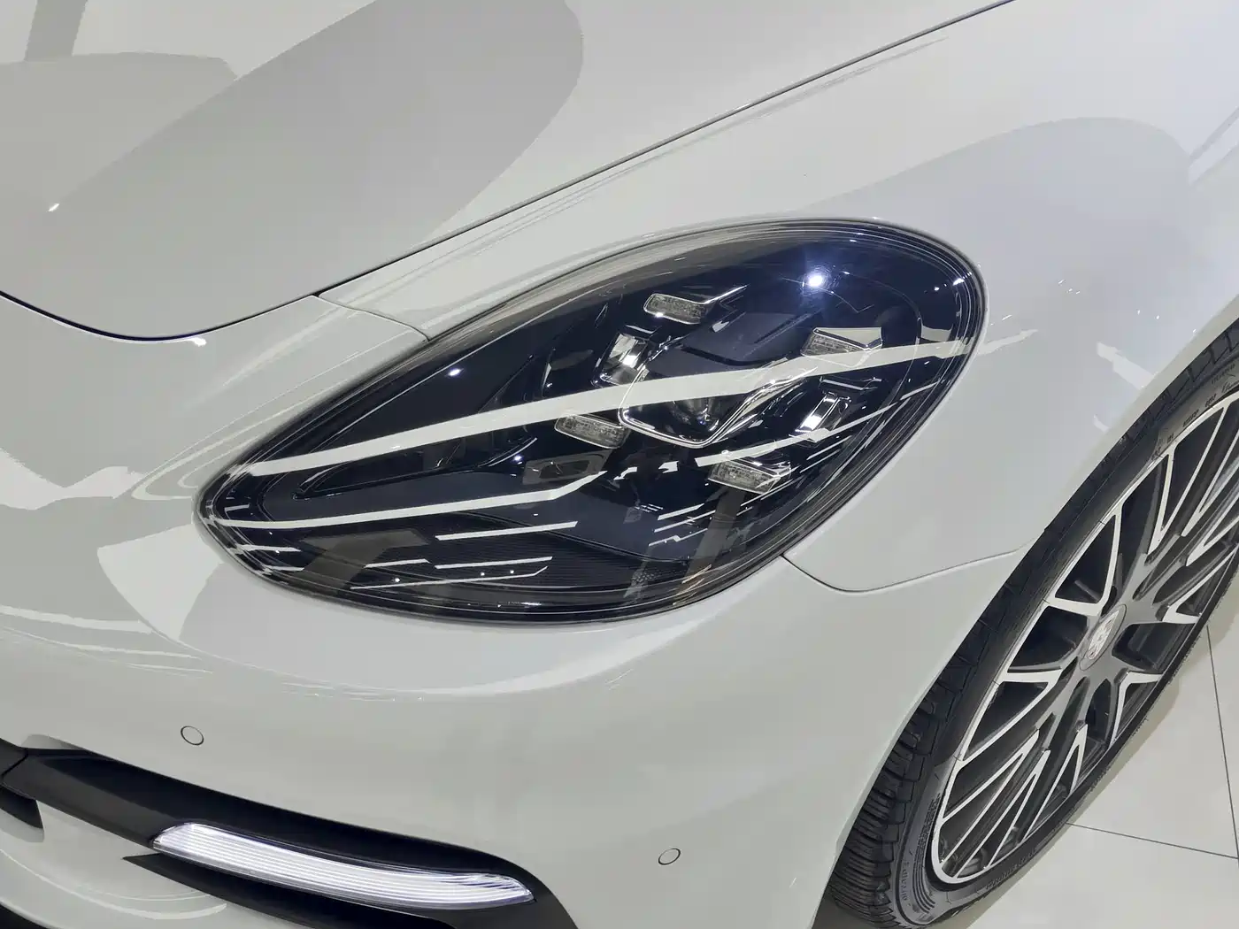 Porsche Panamera 2017 Panamera 4 Executive Long Wheelbase 3.0T фото 5