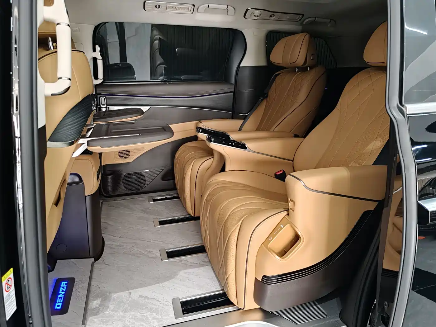 Denza D9 2025 2024 DM-i 980 AWD Prestige