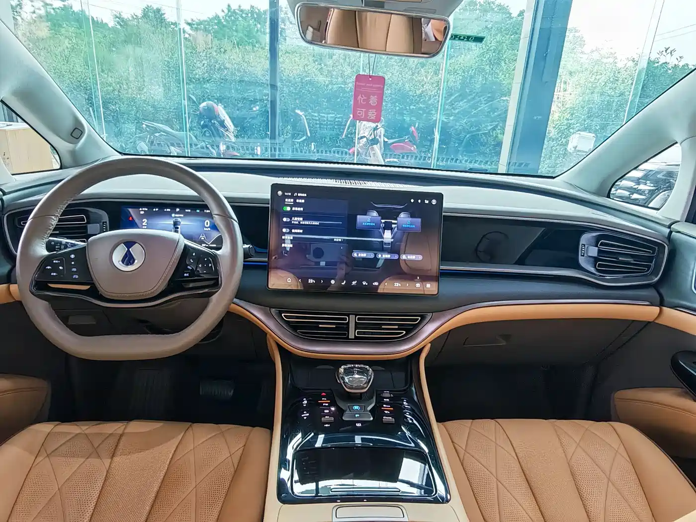 Denza D9 2022 DM-i 970 AWD Flagship фото 8