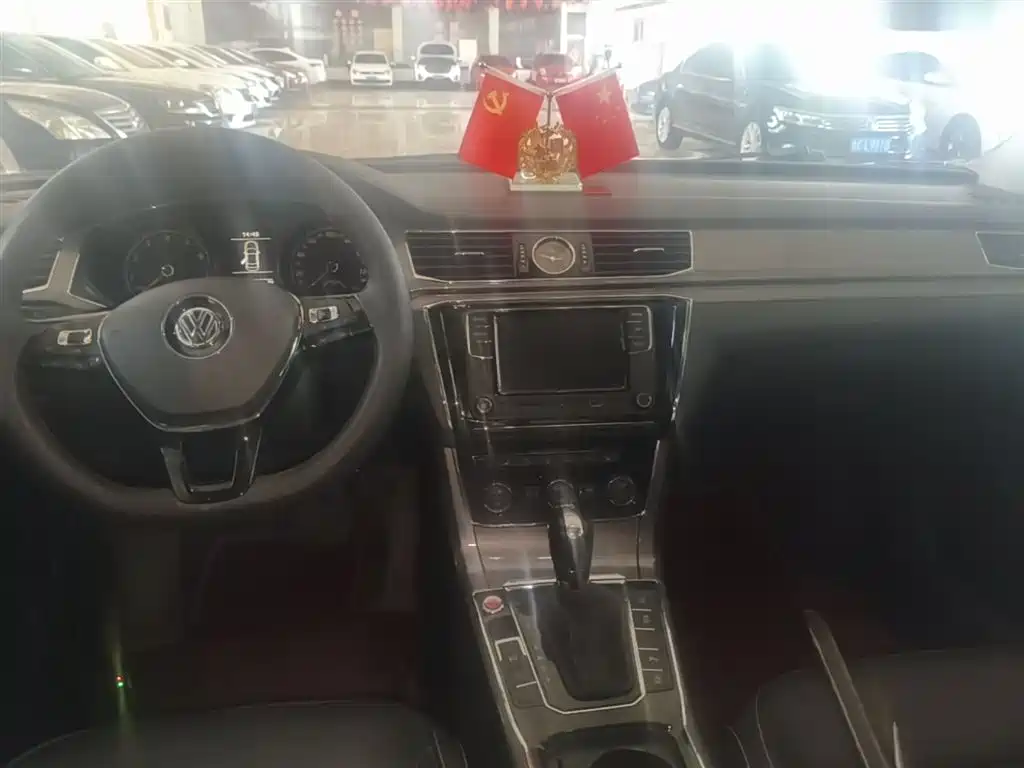 Volkswagen Passat 2017 330TSI DSG Prestige фото 10