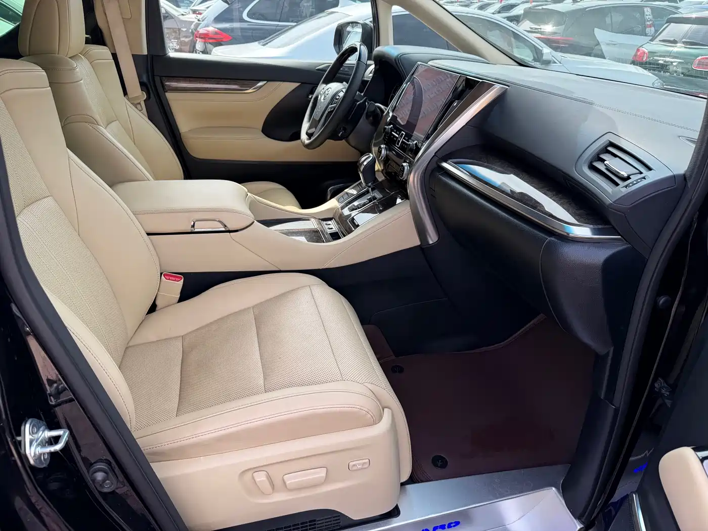 Toyota Alphard 2021 Hybrid 2.5L Premium фото 15