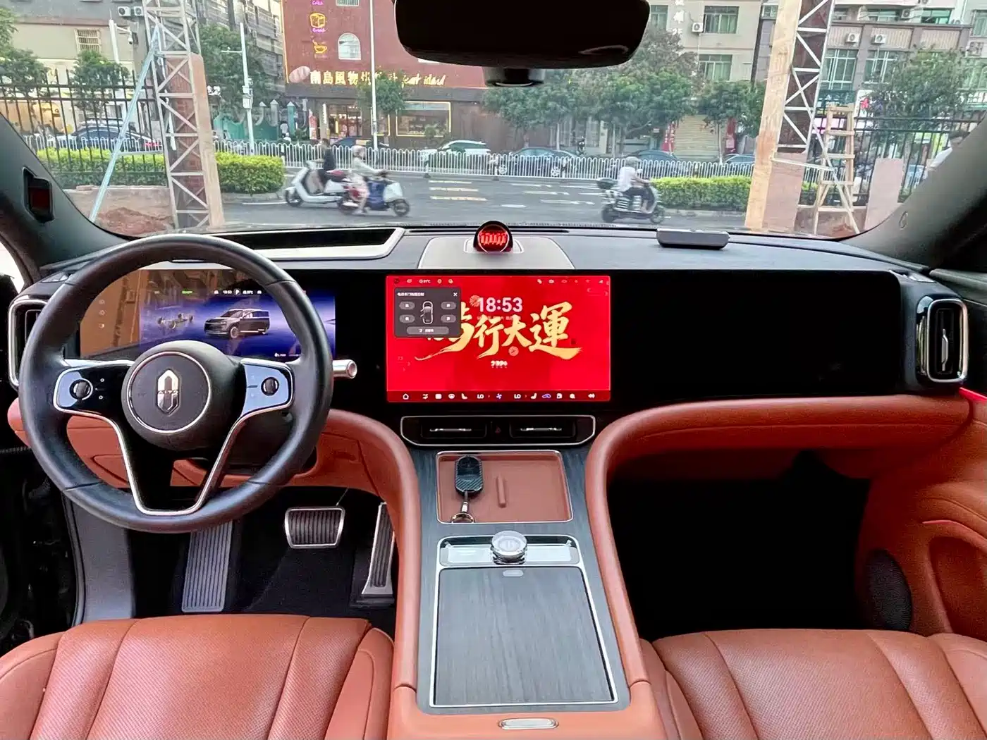 AITO Wenjie AITO M9 2024 Range Extender Max Edition 42kWh 6-seater фото 4