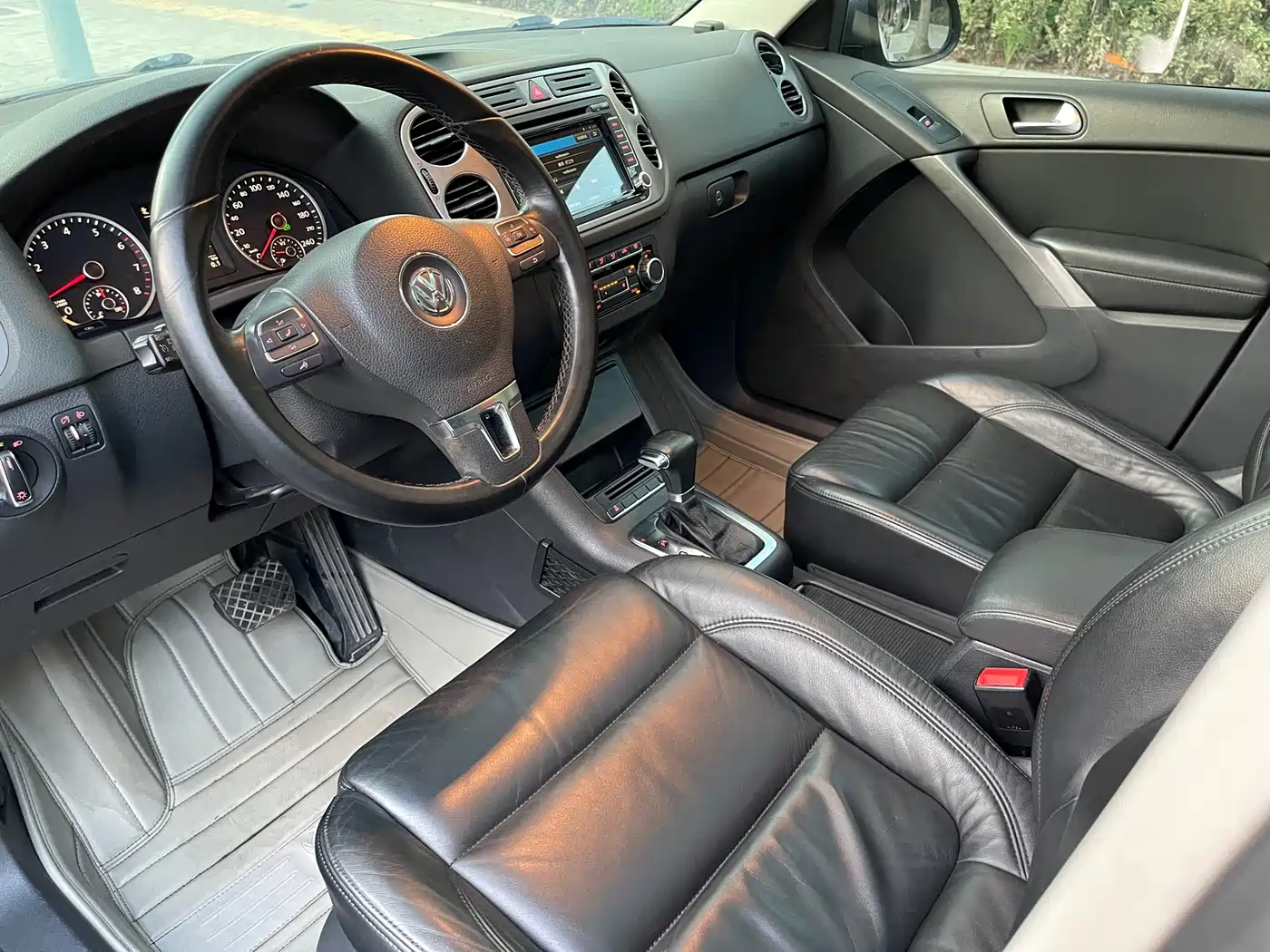 Volkswagen Tiguan 2010 2.0TSI Automatic 4WD Elite фото 12