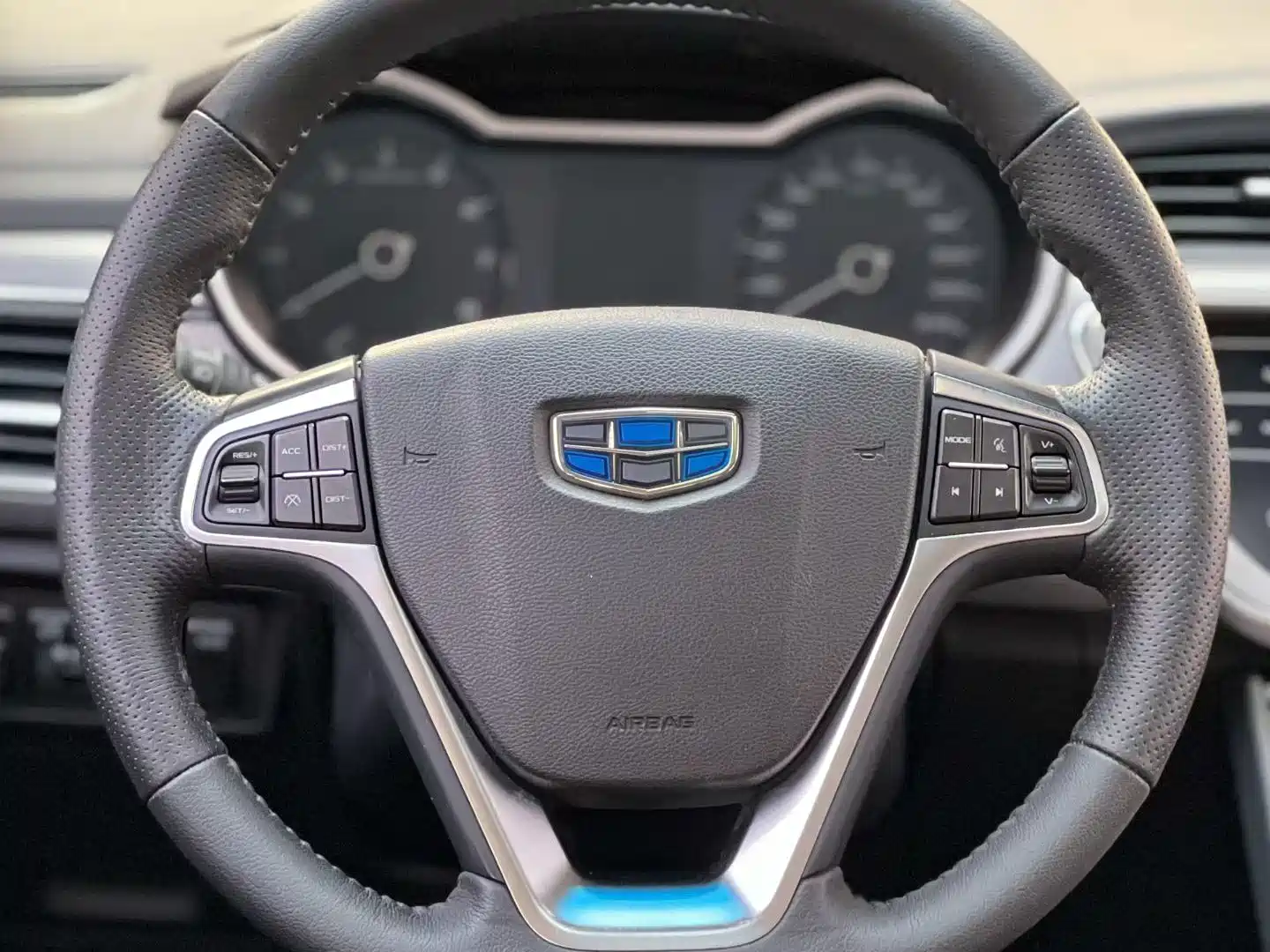 Photo 2 - Geely Emgrand GL