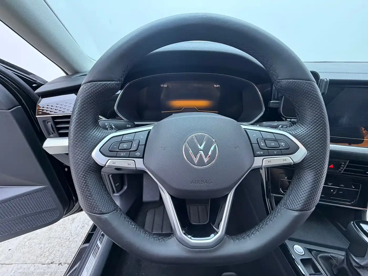 Volkswagen Passat 2023 Facelift 280TSI Business Edition фото 7