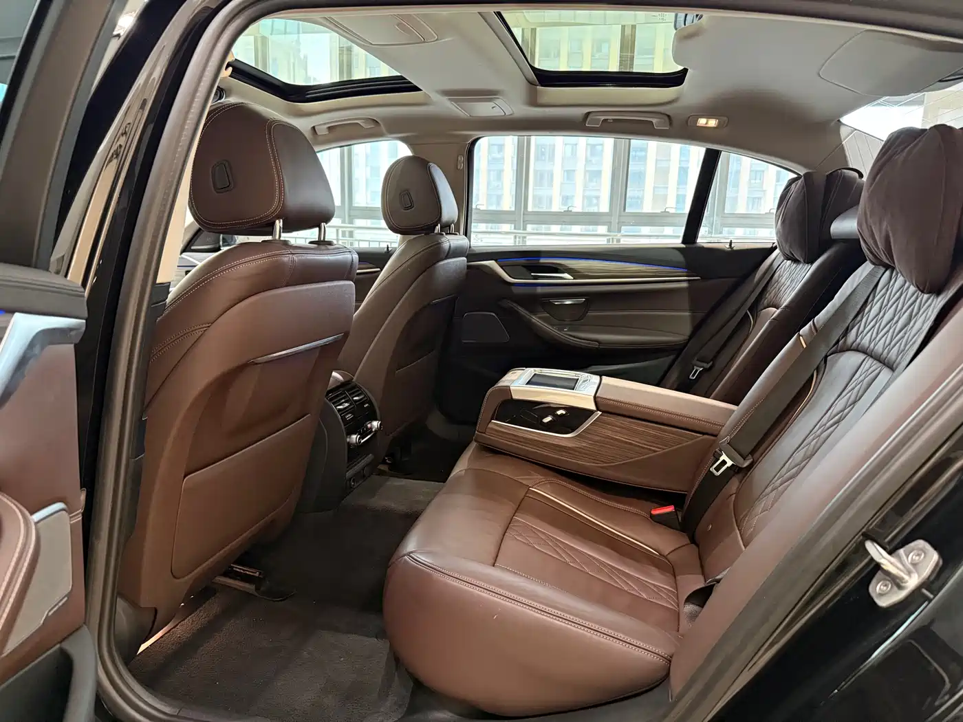 BMW 5 Series 2019 530Li Premium Luxury Package фото 7