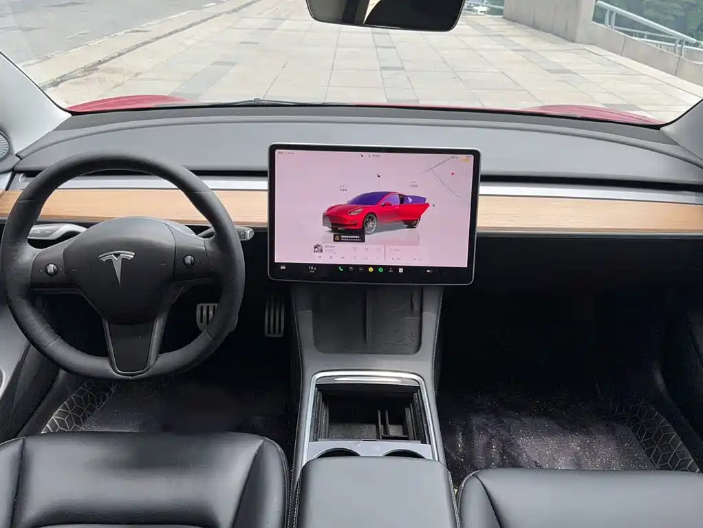 Фото 22 - Tesla Model 3